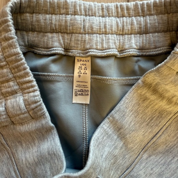 SPANX AirEssentials
Wide Leg Pant - lounge large - Picture 8 of 8